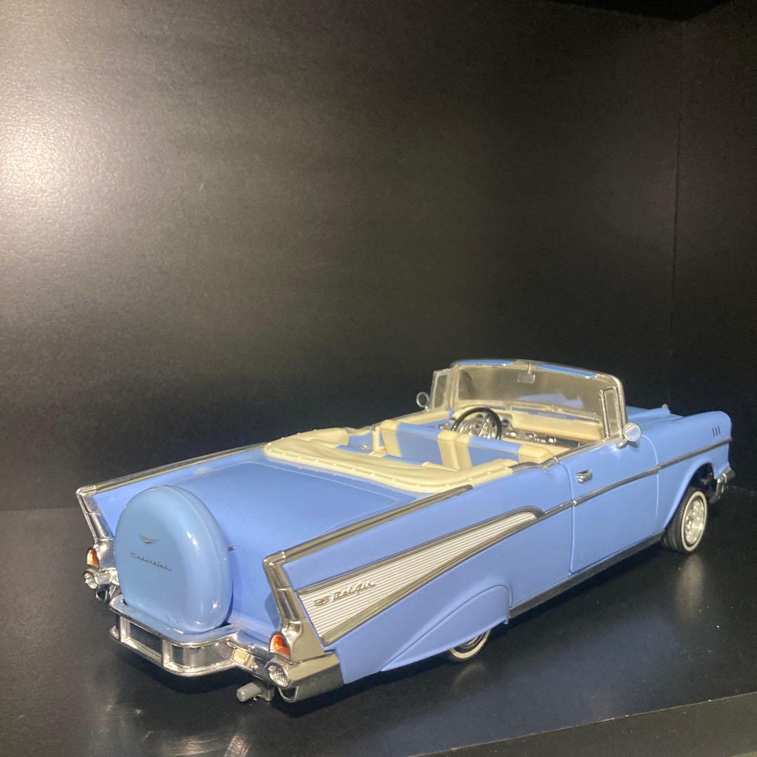 1957年シボレーベルエア　コンバーチブル　ローライダー　カスタム　1/18