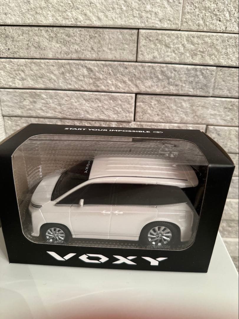 TOYOTA VOXY フィギュア　ミニカー　トミカ　ヴォクシー　ノア　限定