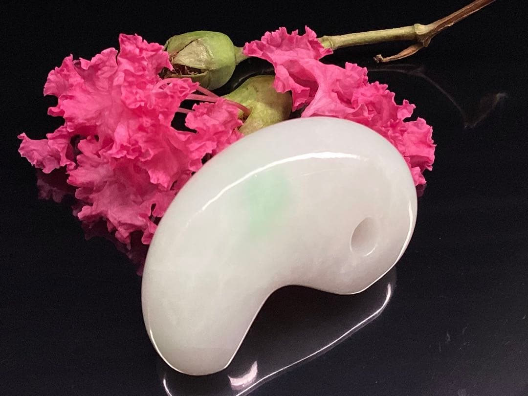 ✳premiumシリーズ一流の勾玉　コレクション レベルです‼️糸魚川翡翠　特別品