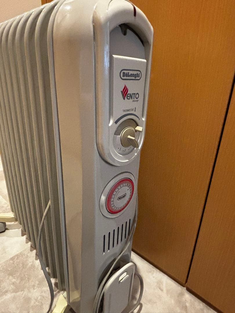 DeLonghi Vento オイルヒーター グレー