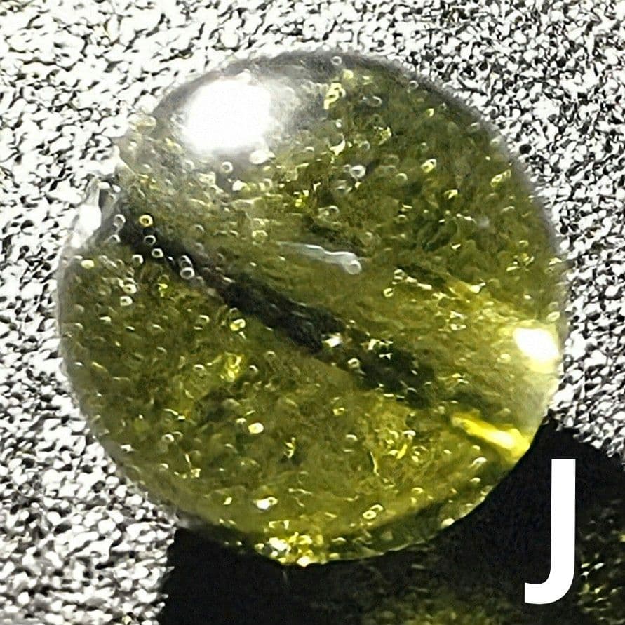 ★モルダバイト 7.7ミリ珠 ビーズJ(鑑別コピー付)