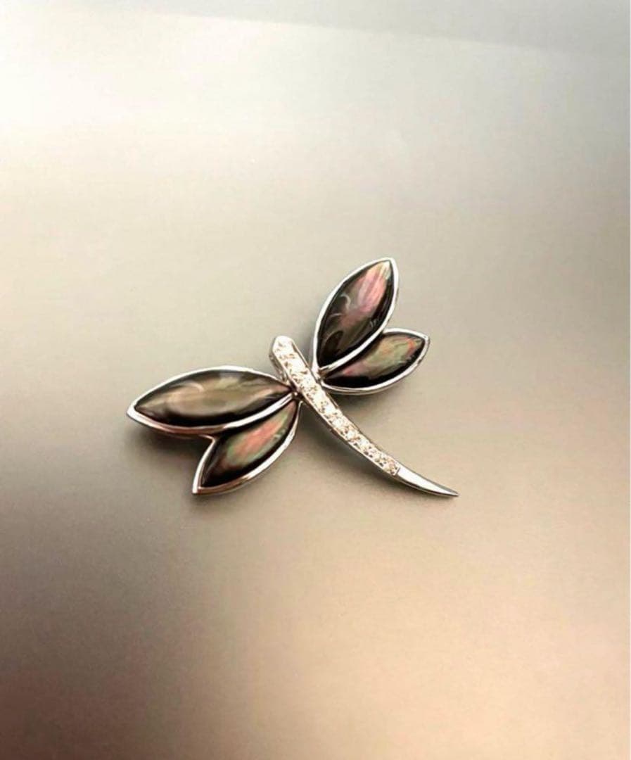 K18WG ホワイトゴールド　とんぼモチーフ　ダイヤモンドブローチ　ほぼ未使用