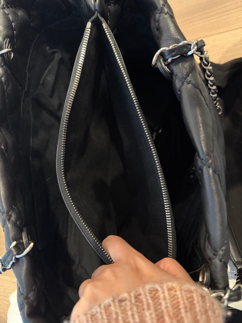 2日間のみ出品。激特価！CHANELシャネルカーフスキンチェーンショルダーバック