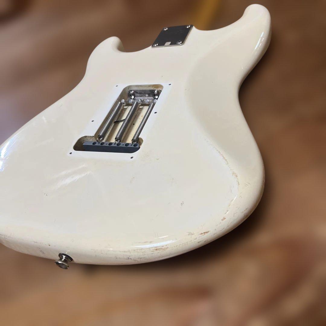 Squier Stratocaster ホワイト