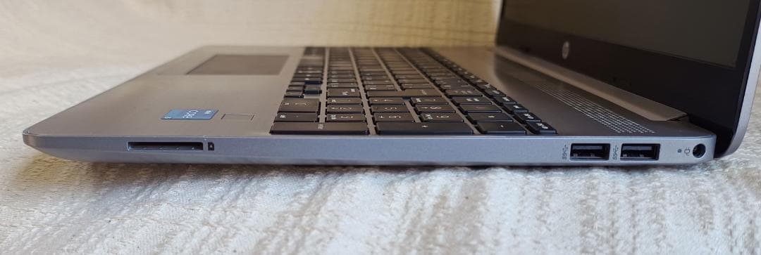 HP 250 G8 第11世代corei5搭載 ③