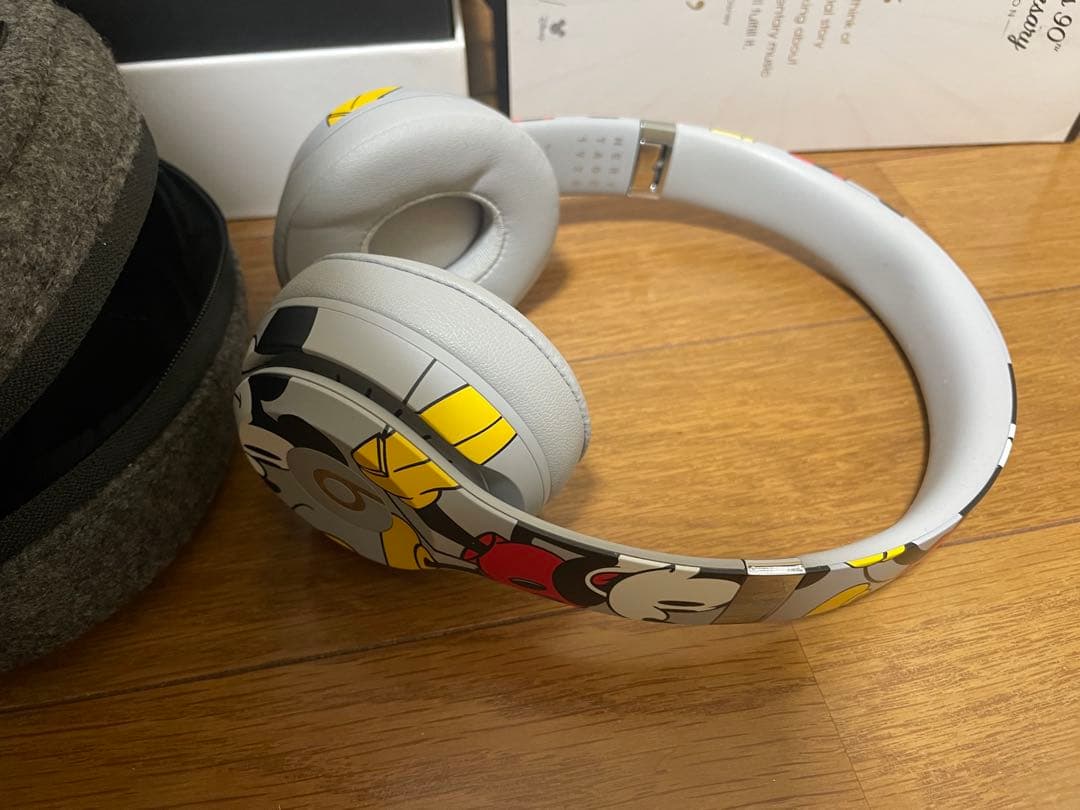 Beats Solo3 Wirelessミッキーマウス ヘッドホン