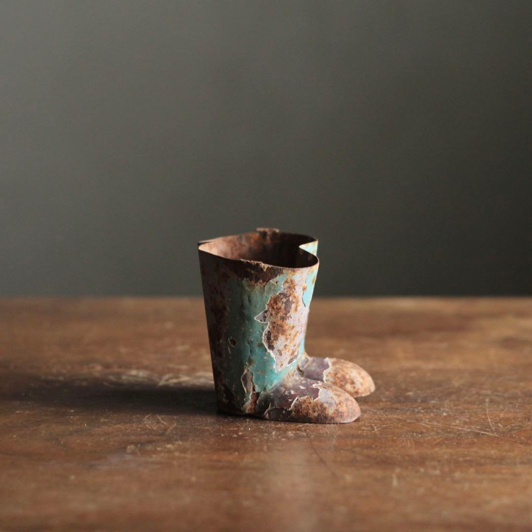 錆びた 長靴 オブジェ 古道具 アンティーク 鉄かブリキ