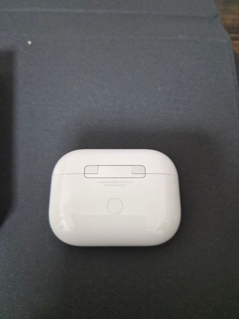 AirPods Pro (第2世代) 本体　Lightningケーブル