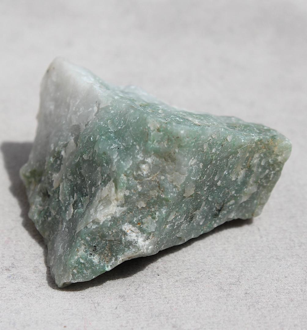［透過スカスカのガラス質］糸魚川翡翠 原石 43.5g