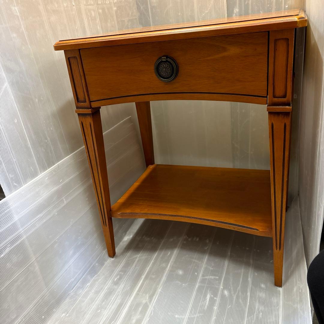 サイドテーブル　チェスト　机