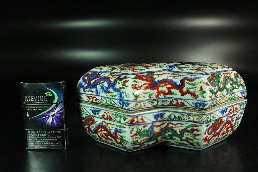 中国美術 赤絵雲龍紋 蓮菱 蓋物 大明嘉靖年製 書(K-A718)