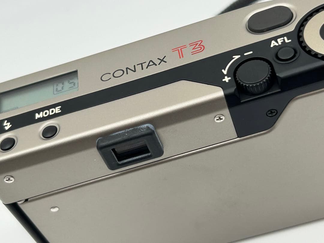 美品　CONTAX T3（ジャンク品）　ケース付き