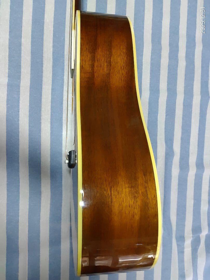 初心者用MORRISのドレッドノートタイプのフォークギターMD-507N美品です