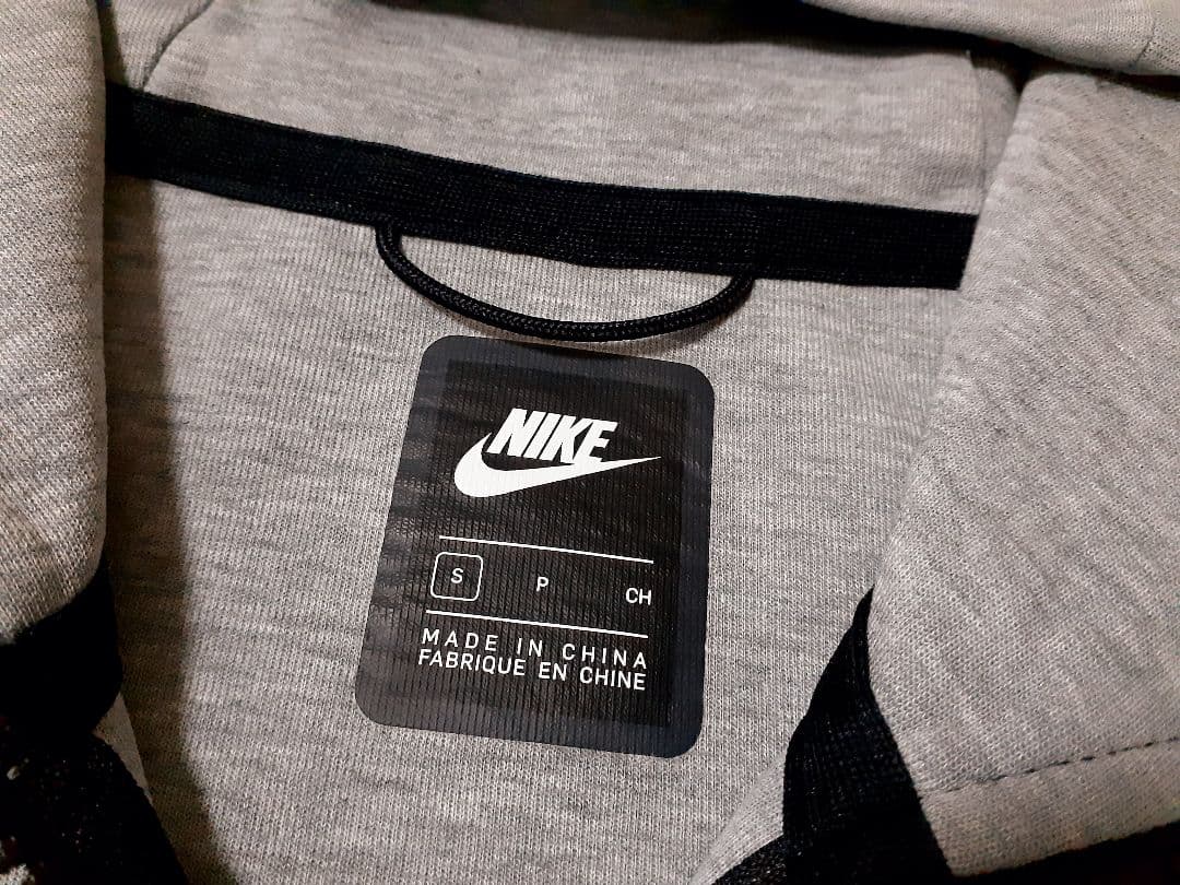 NIKE　テックフリースパーカー　グレー　S　国内正規品