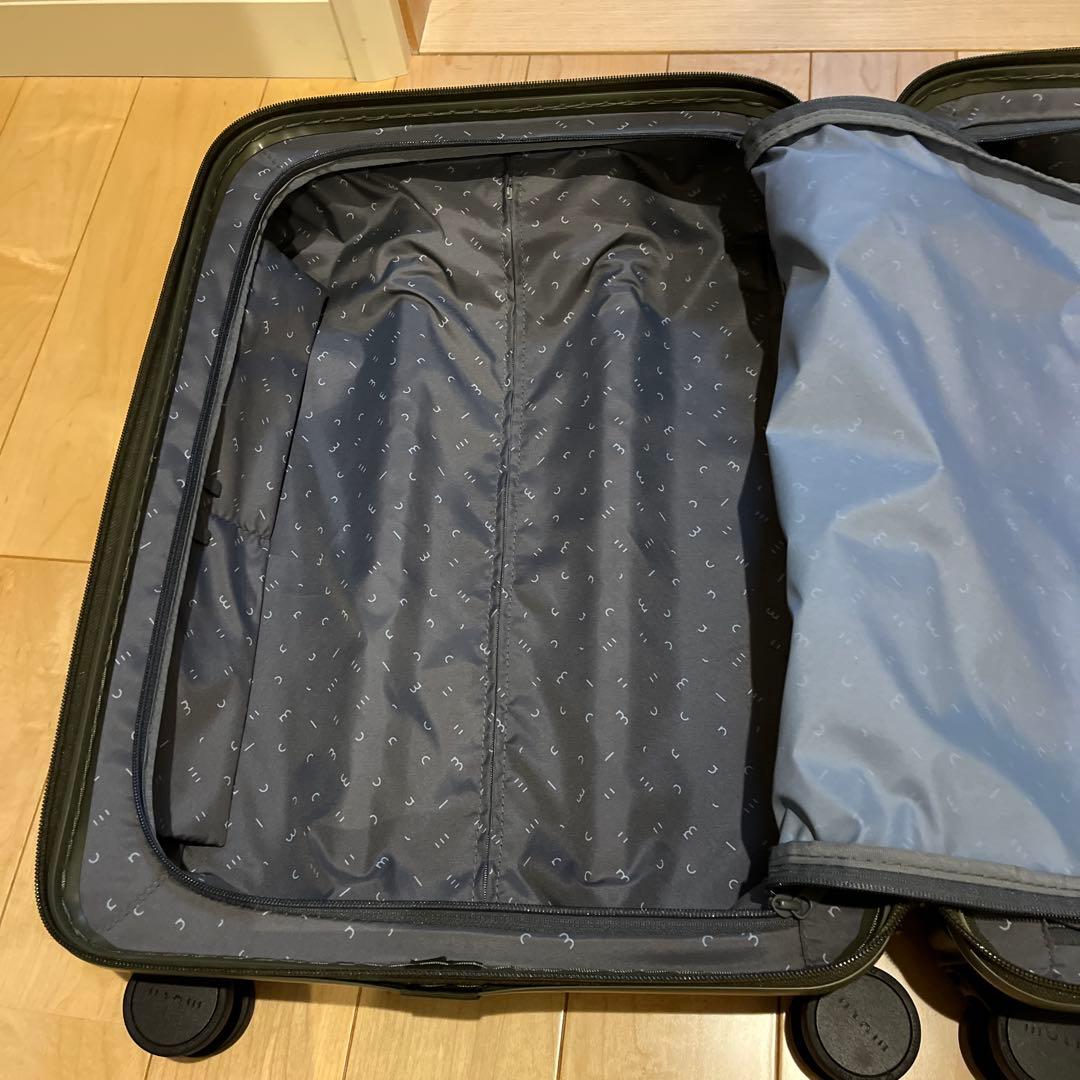 moln（モルン）　キャリーオンスーツケース・モス（緑）　同色タグ付き