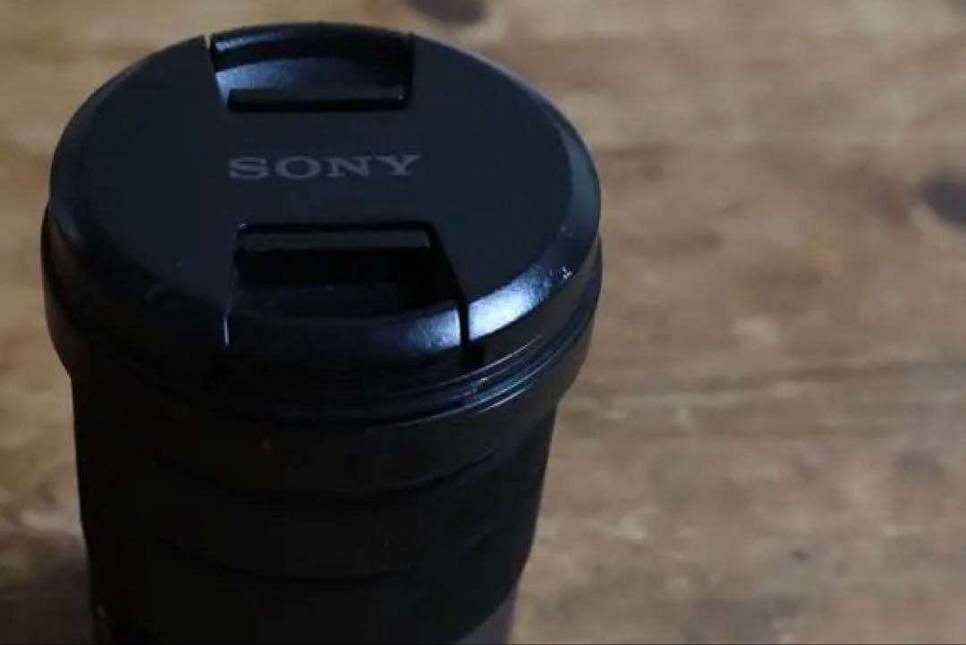 SONYズームレンズ APS-C 18-105mm F4 （くもり1箇所あり）