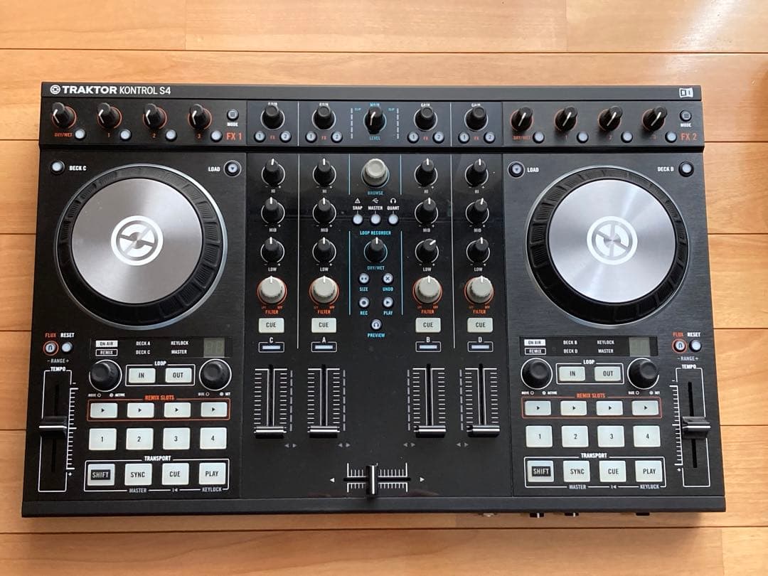 TRAKTOR KONTROL S4MK2 ギグバッグパック付き