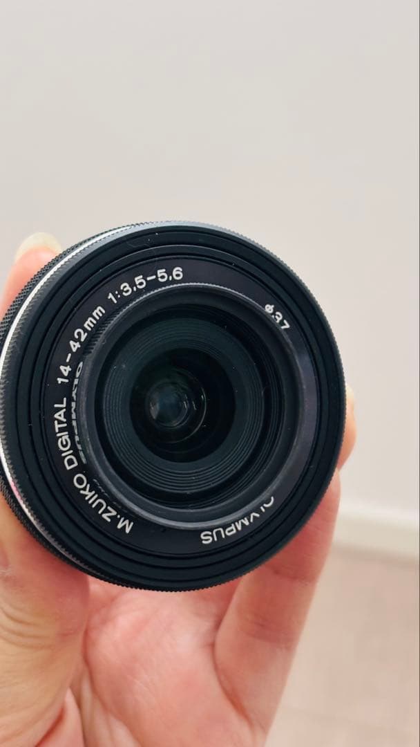 OLYMPUS OM-D E-M10 本体　レンズ付き