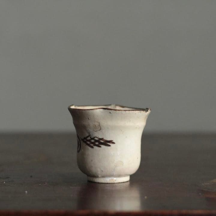 絵瀬戸 輪花 筒盃 盃 ちょこ 古美術 古道具 アンティーク ぐい呑み 復興織部