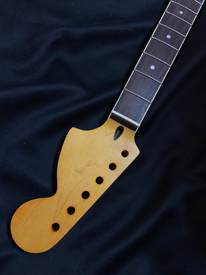 ストラトキャスターラージヘッドNo1バインディング　ローズネック