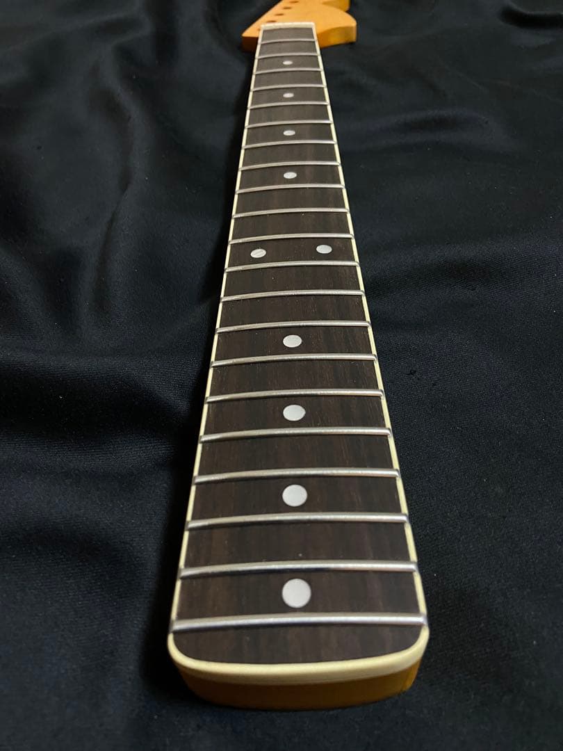 ストラトキャスターラージヘッドNo1バインディング　ローズネック