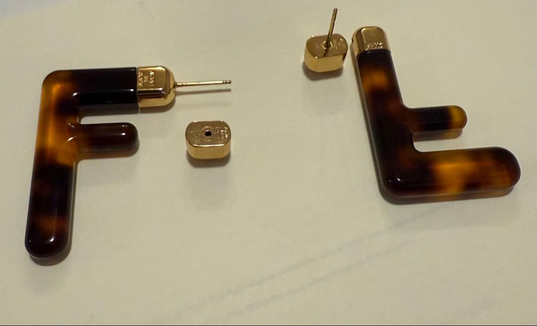 フェンディ　FENDI FF イヤリング　べっこう風