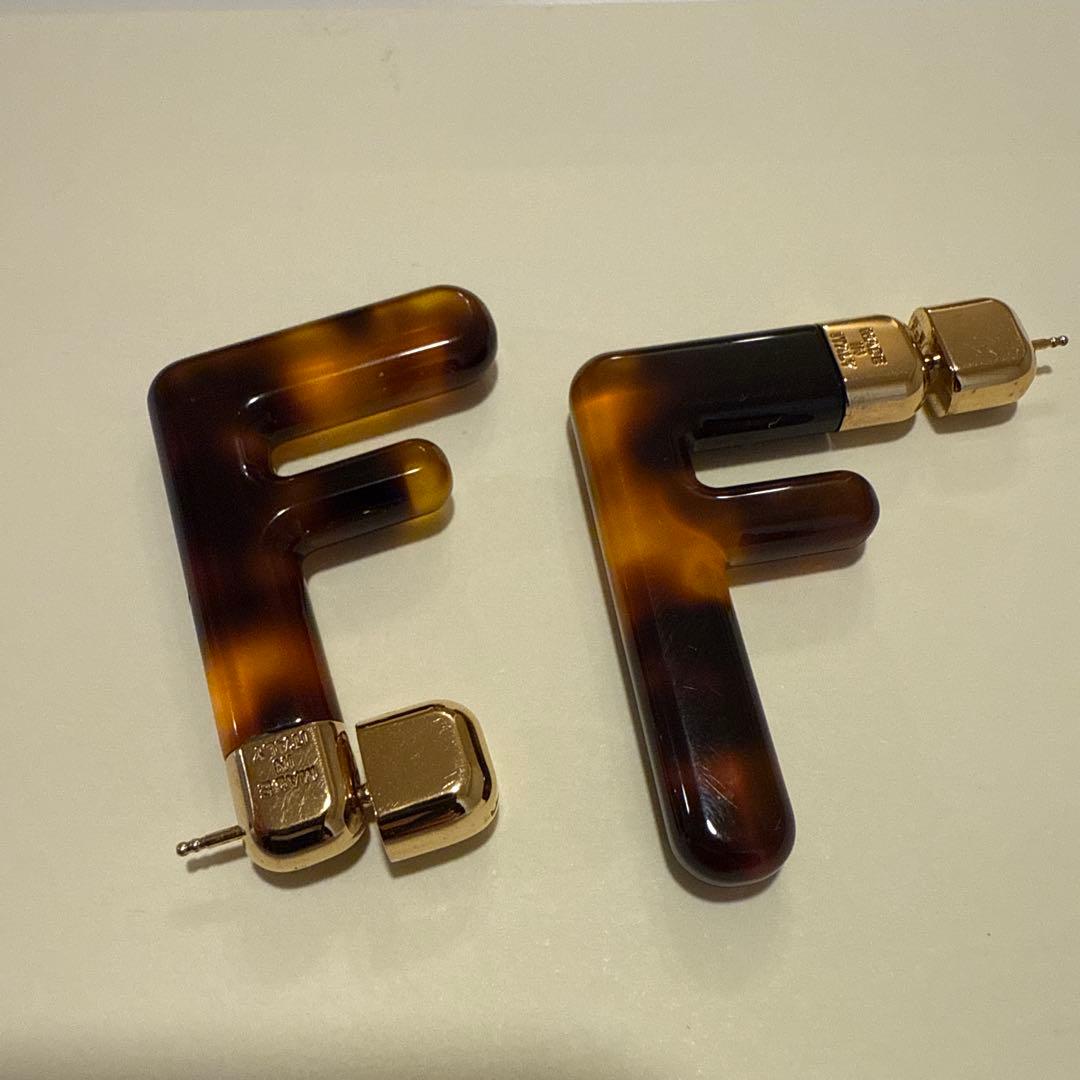 フェンディ　FENDI FF イヤリング　べっこう風
