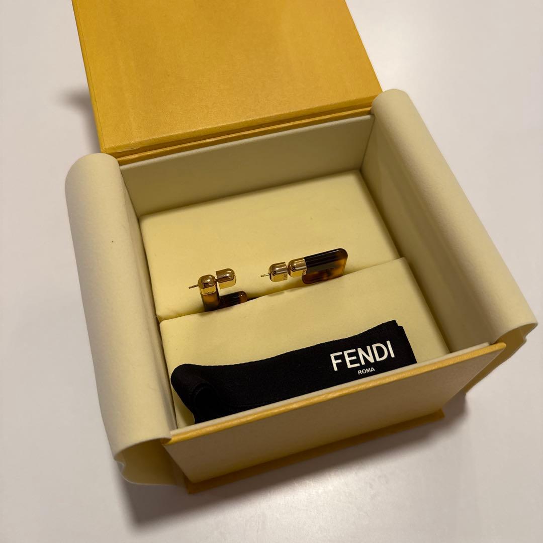 フェンディ　FENDI FF イヤリング　べっこう風