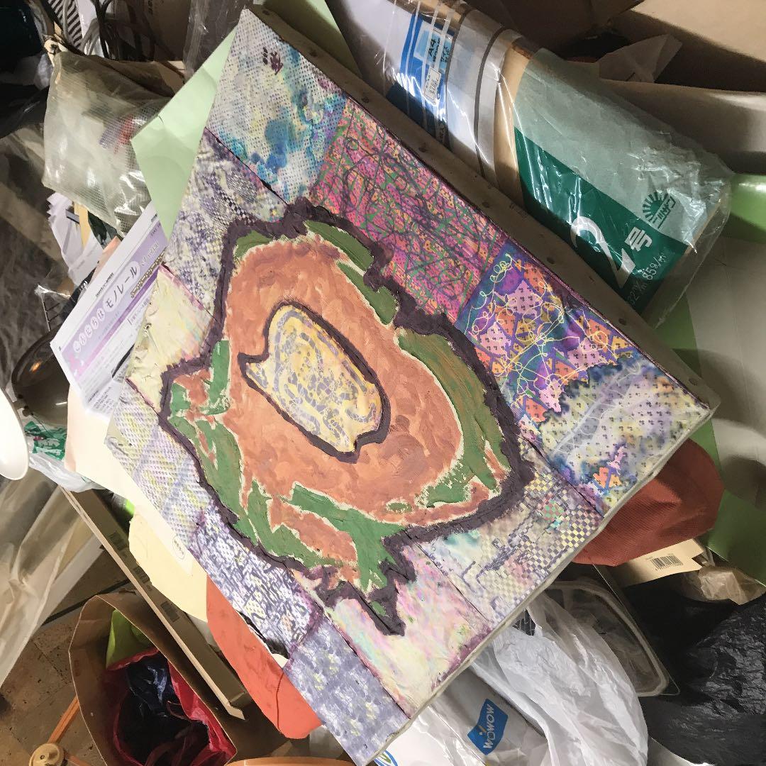 斬新奇抜な果実の絵画