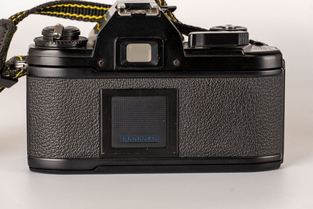 フィルムカメラ Nikon EM + Nikkor Ai-S 50mm F1.4