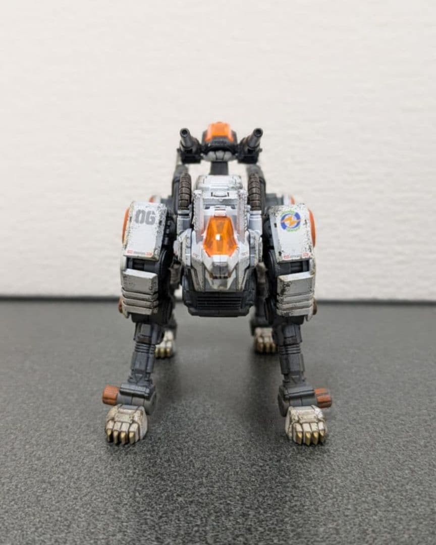 1/100 リアライズモデル RMZ-003 コマンドウルフ 塗装済み完成品