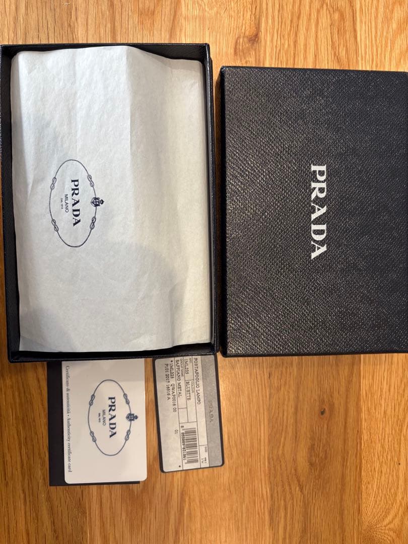 PRADA ブルー レザー 財布