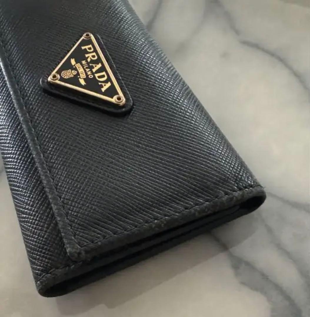 【値引き】PRADA ブラック　サフィアーノ　6連キーケース　三角プレート