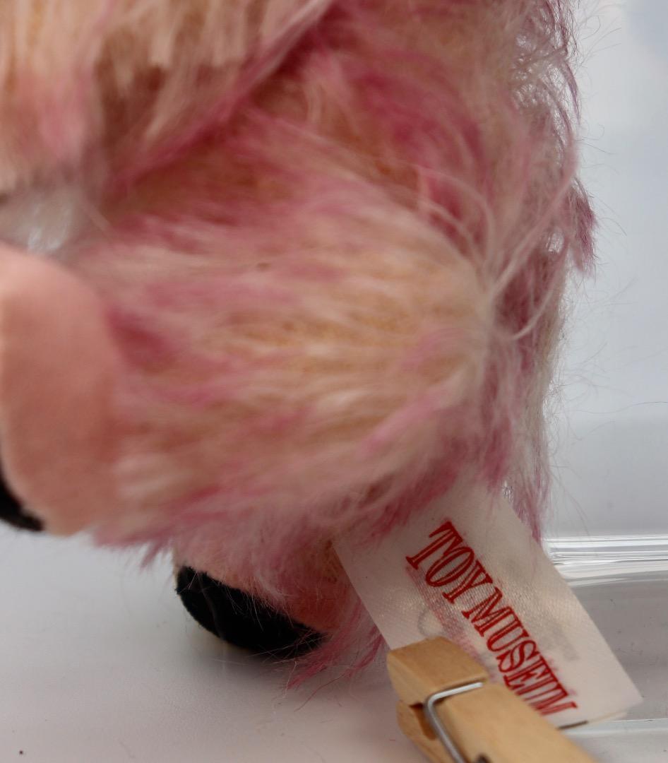 コレクション TOY MUSEUM TIPPED PINK BUNNY PUNKINHEAD