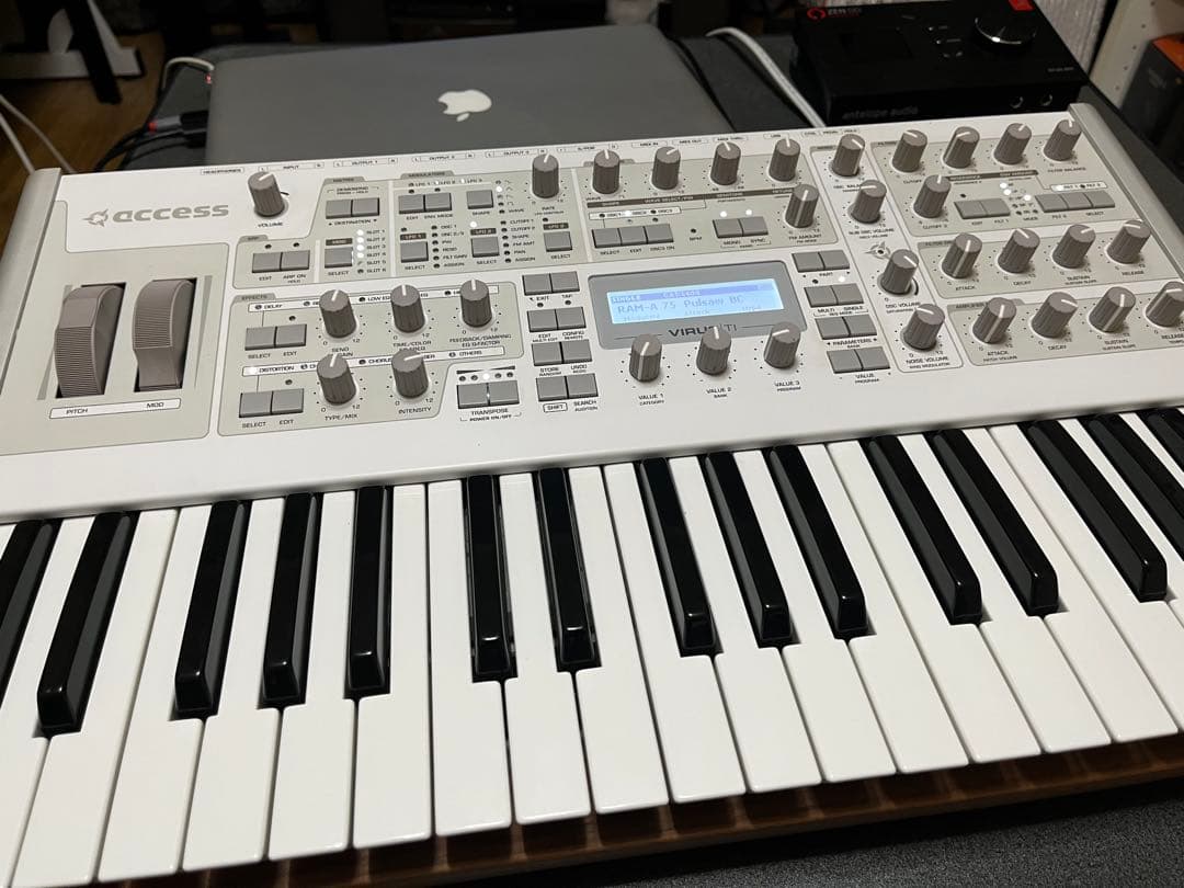 access virus ti2 polarシンセサイザー