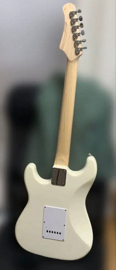 アイボリー ストラトキャスタータイプ エレキギター