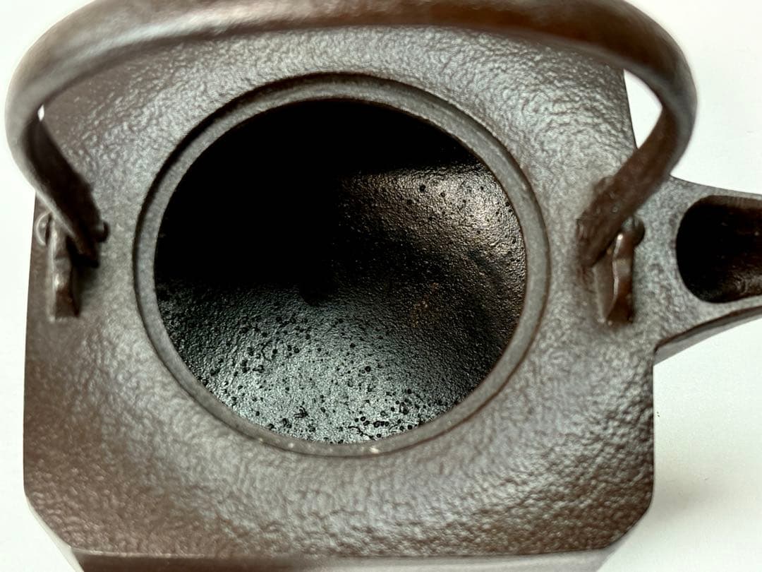 人間国宝 【高橋敬典】 造 四方銚子 替え染付蓋 鉄製 共箱共布栞付 T−487