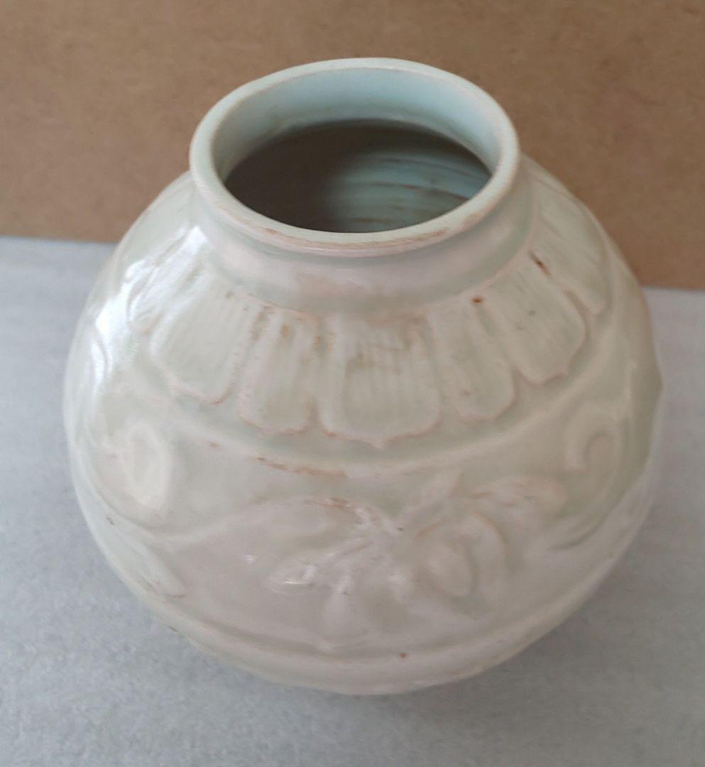 朝鮮美術 白釉垂瓶陽刻浮彫 銘在 白磁蓮紋丸壺