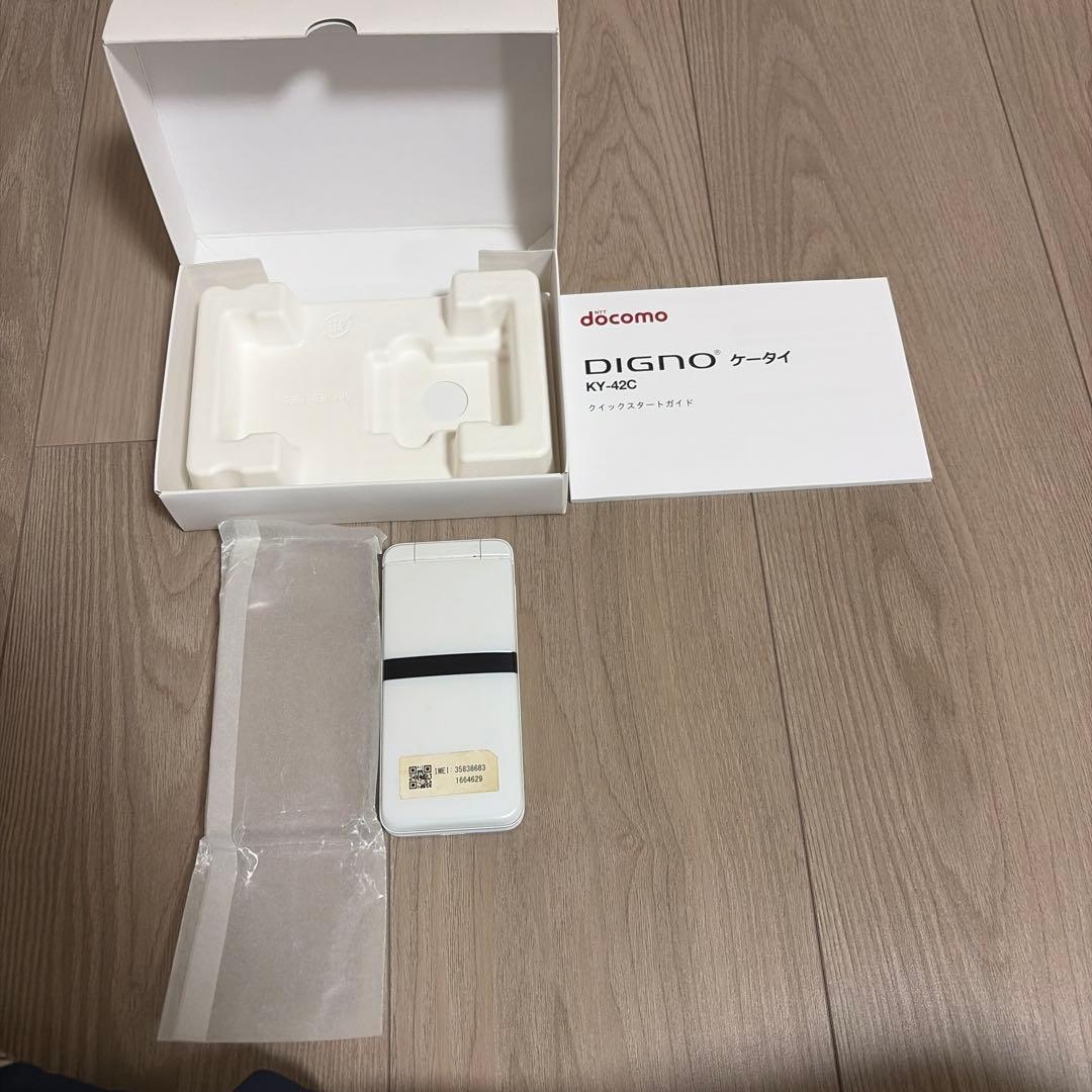 docomo DIGNO KY-42C ホワイト