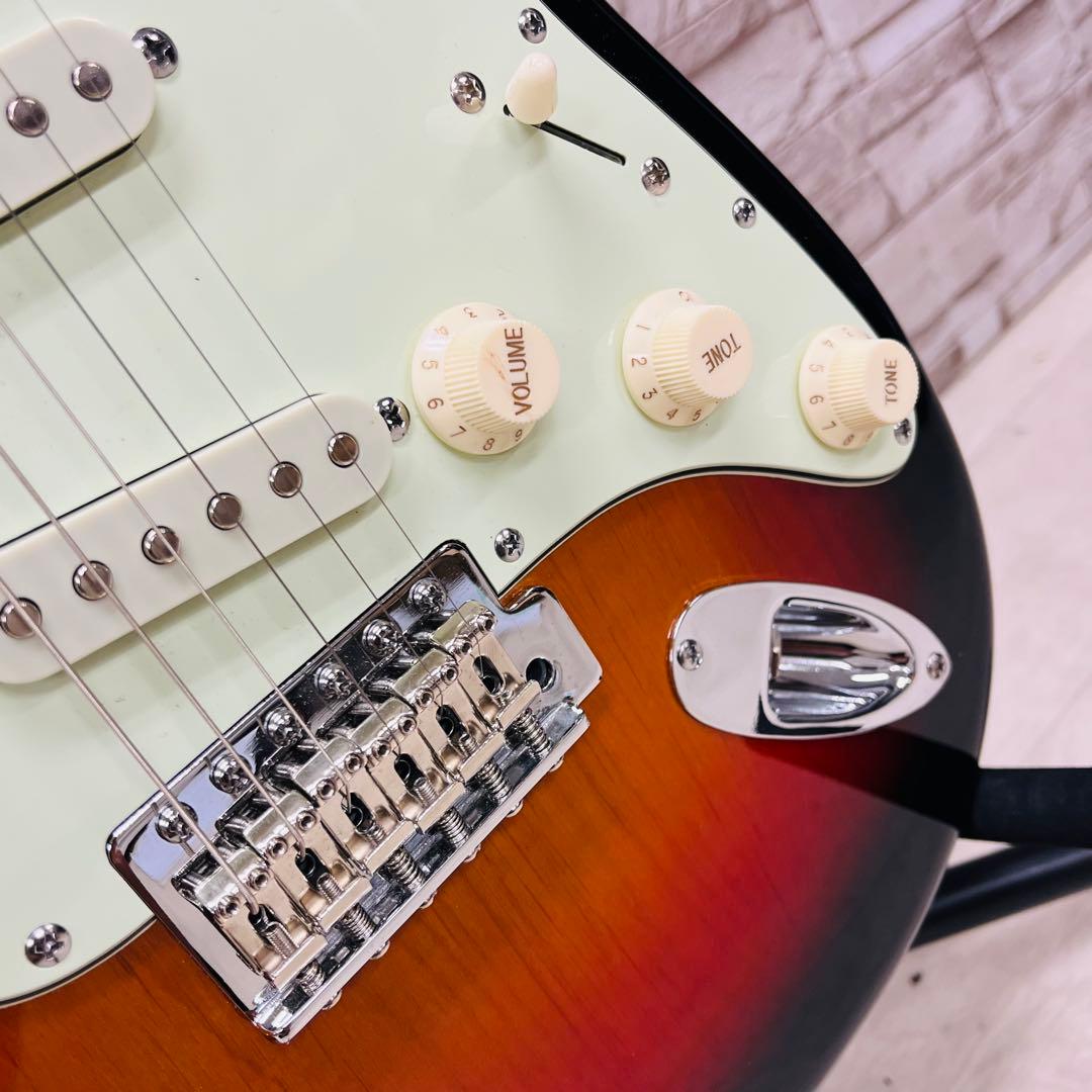 美品 Bacchus UNIVERSE SERIES ストラトタイプエレキギター