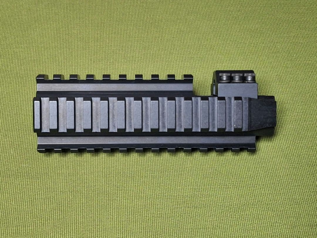 実物 ERGO M4 FORWARD RAIL ハンドガード