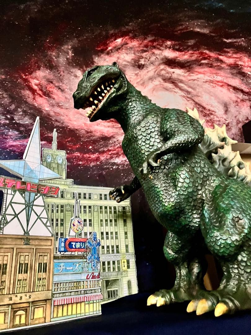 ウロコ・ゴジラ雛型レジンキット& 銀座書き割りセット完成品&特製ゴジラプレート￼