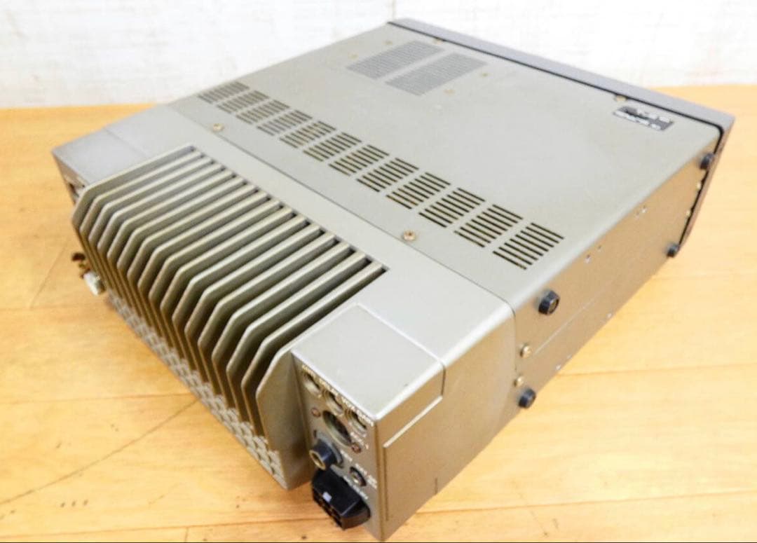 HF/VHF/UHF トランシーバー