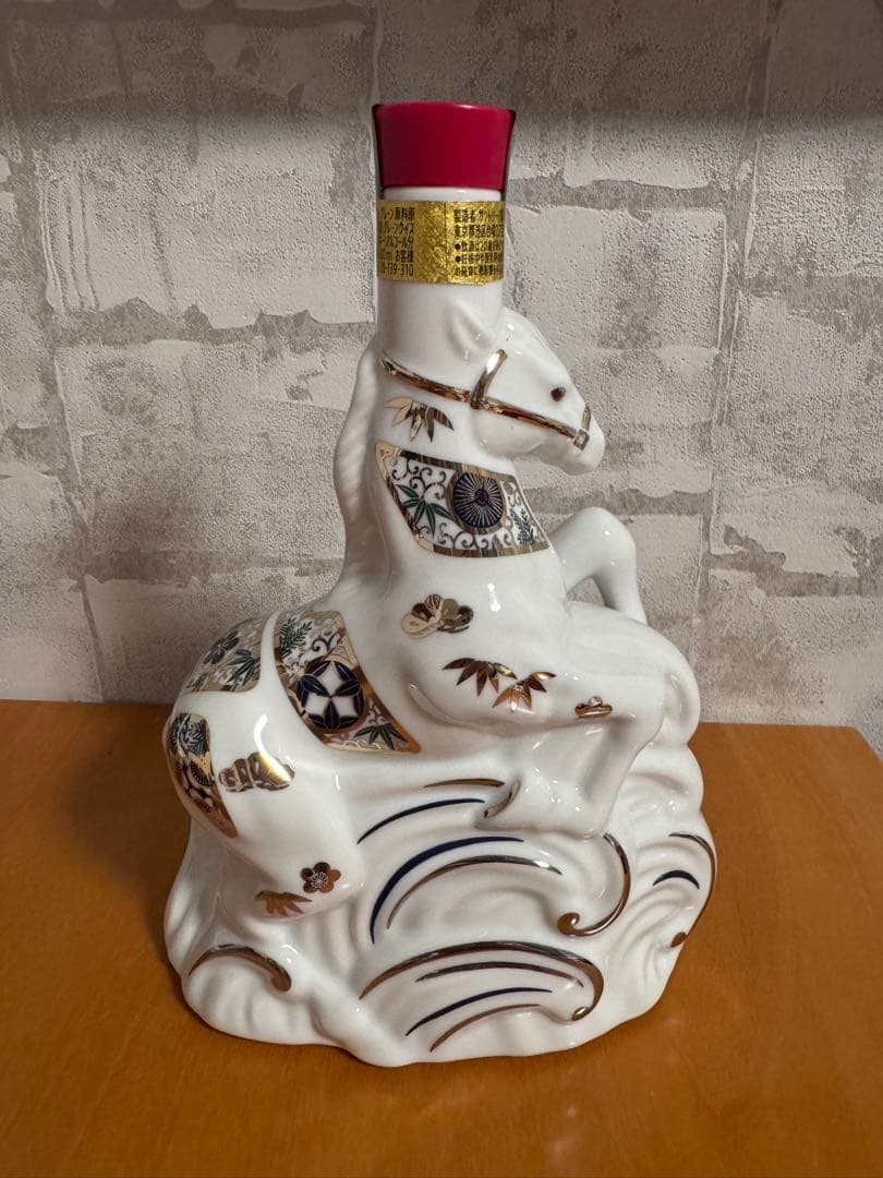 サントリー　ウイスキーローヤル　午歳ボトル　干支ボトル　2026年