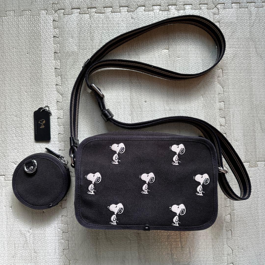 coach SNOOPYコラボ　カメラショルダーバッグ⭐︎
