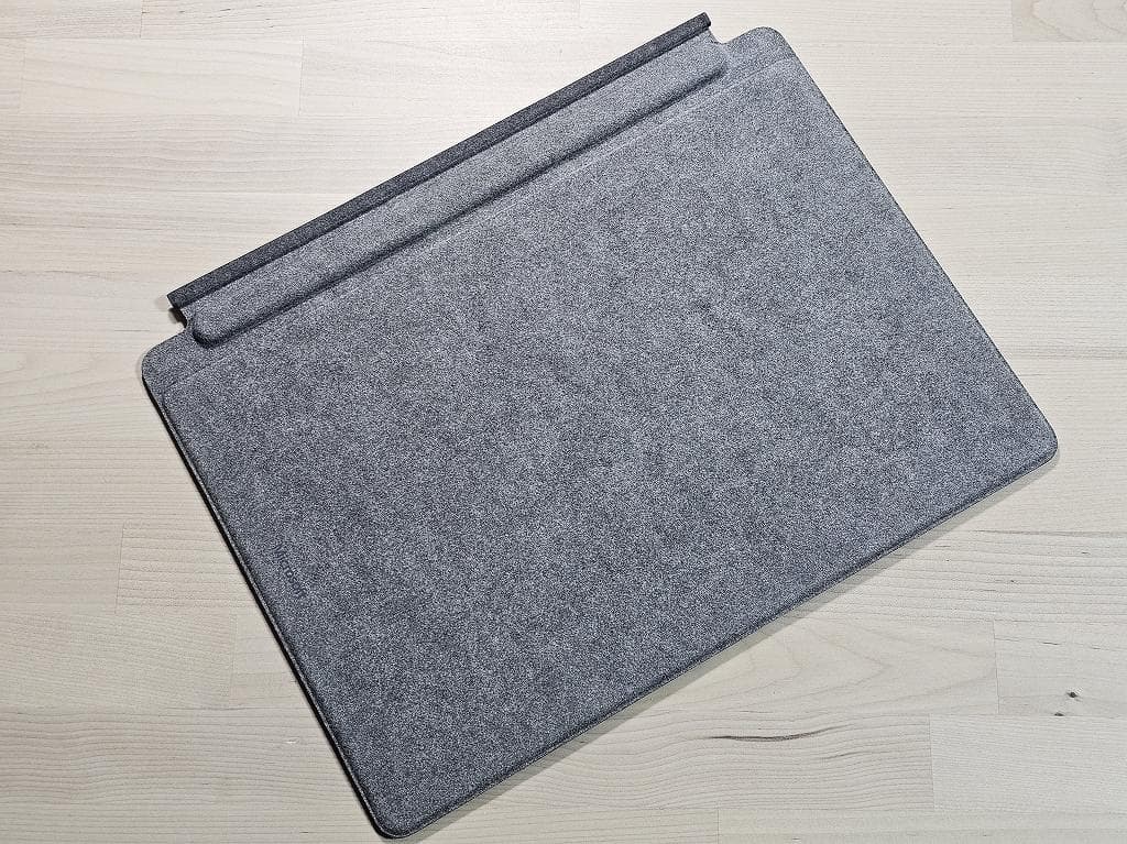 Surface Pro 9 WiFiモデル（専用キーボード・マウス付き）