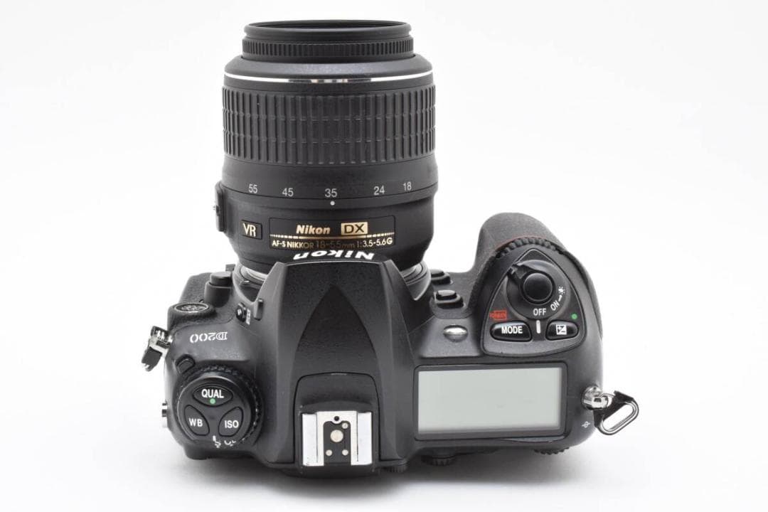 Nikon D200 ボディ+ AF-S DX 18-55m #819