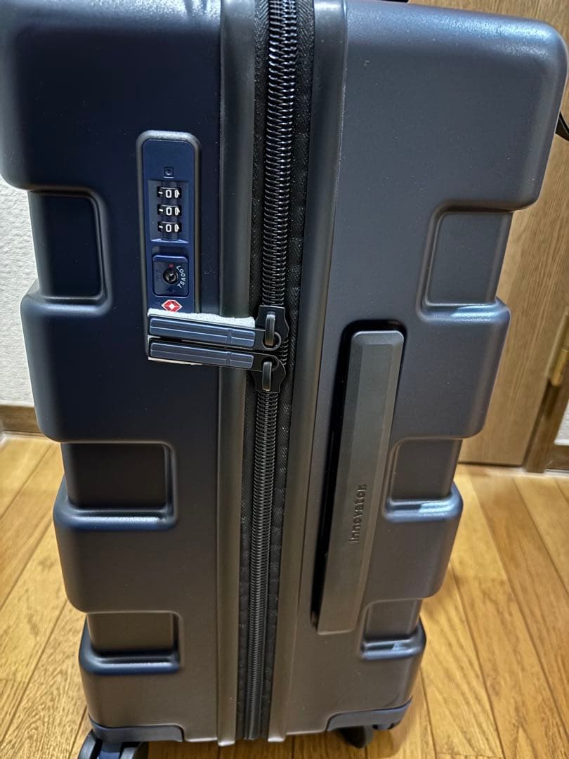 新品未使用　イノベーター　キャビン　スーツケース　39L 機内持込可　ネイビー