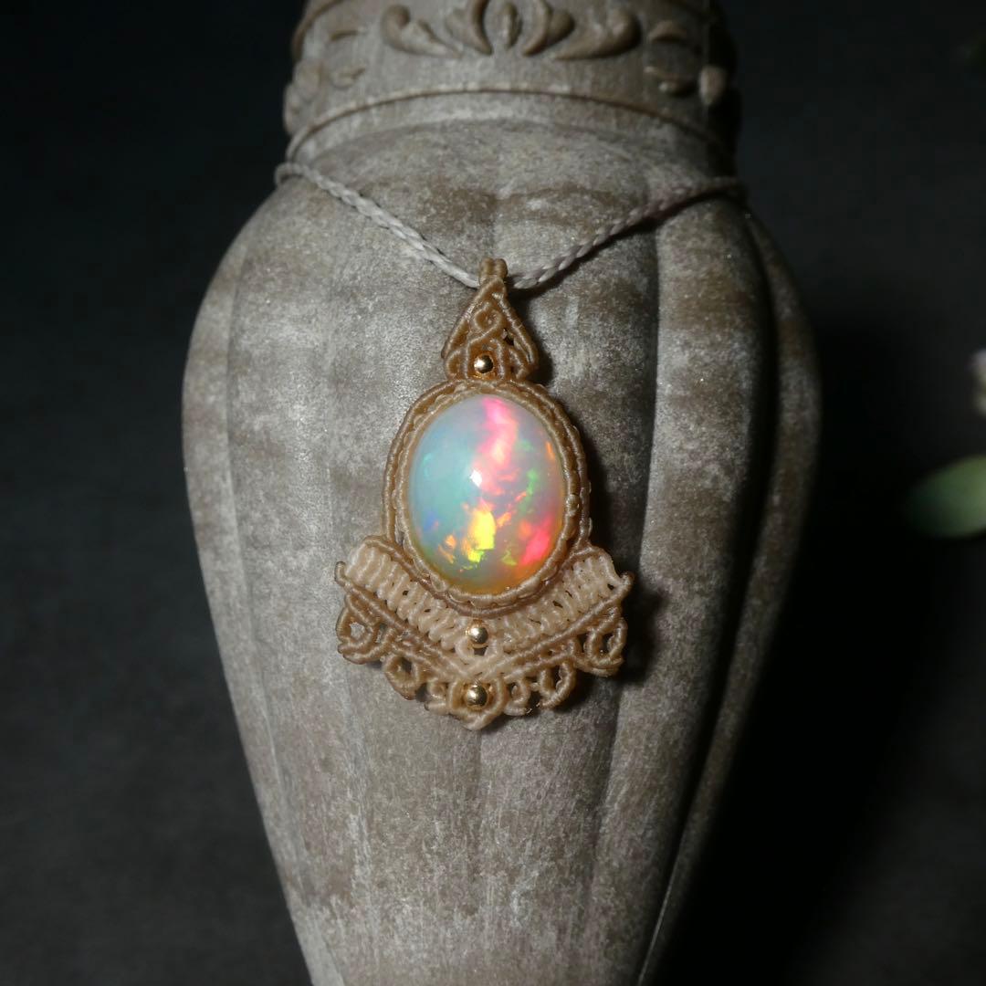 宝石質オパールのマクラメネックレス