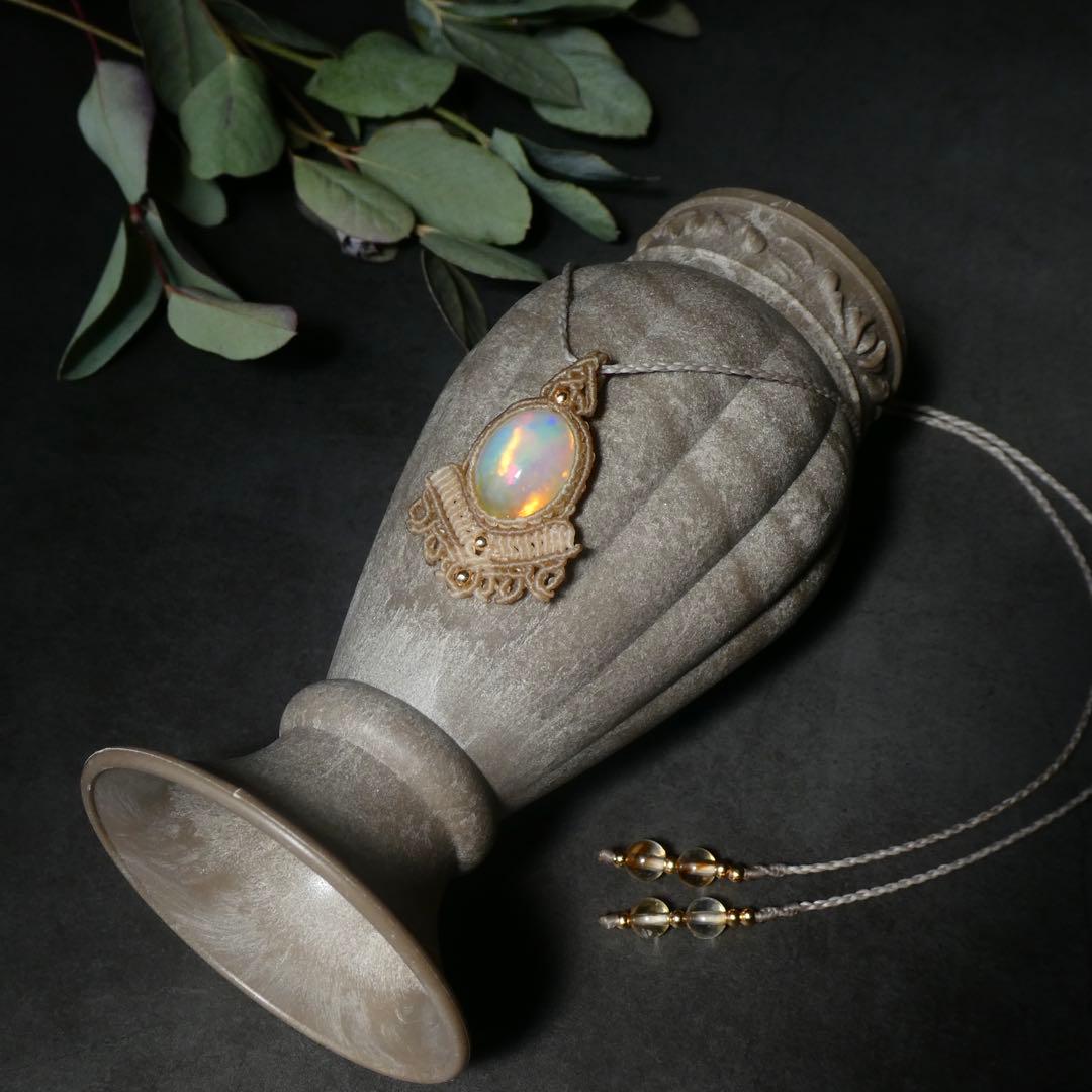 宝石質オパールのマクラメネックレス